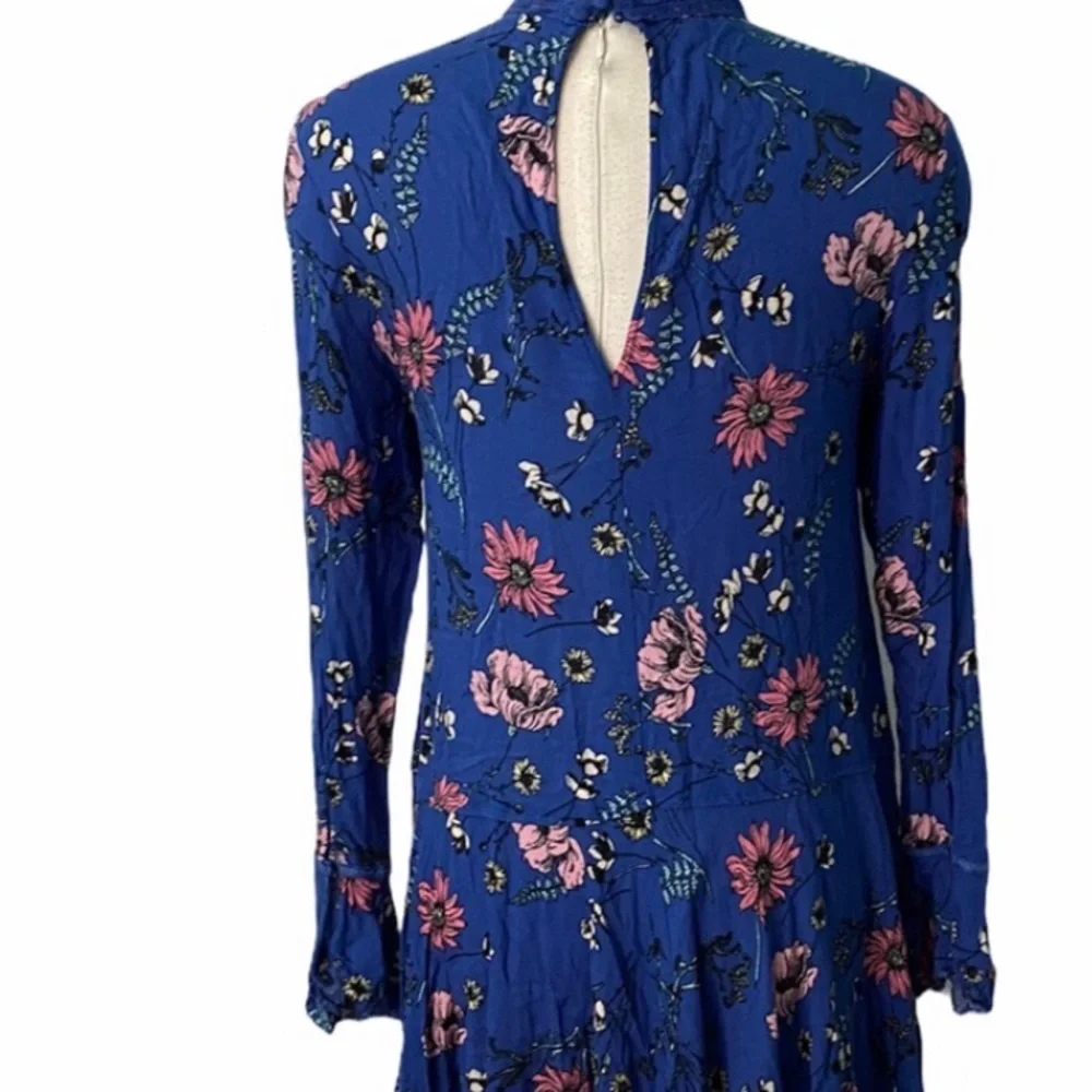 Lulus floral lace top long sleeve size- medium - Picture 5 of 8